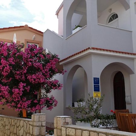 Apartments By The Sea Pag - 16100 파그 외부 사진