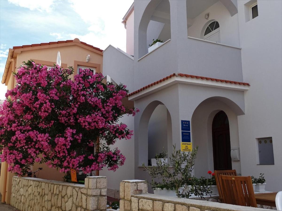 Apartments By The Sea Pag - 16100 파그 외부 사진