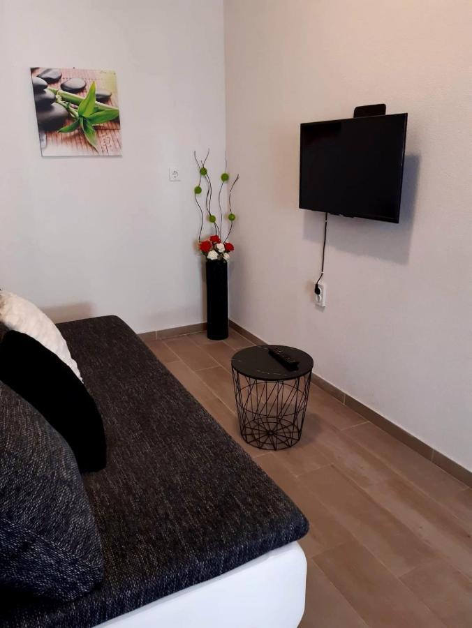 Apartments By The Sea Pag - 16100 파그 외부 사진