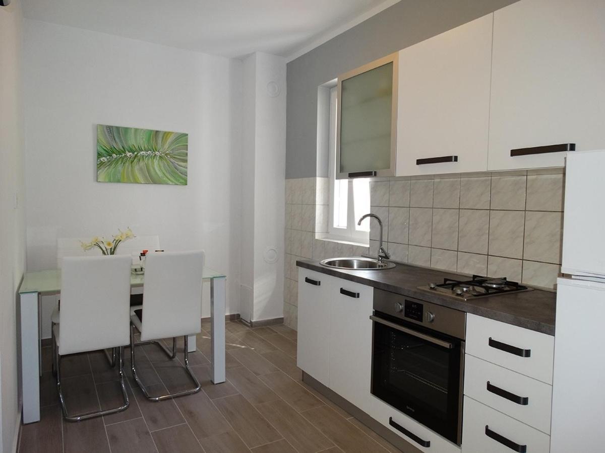 Apartments By The Sea Pag - 16100 파그 외부 사진
