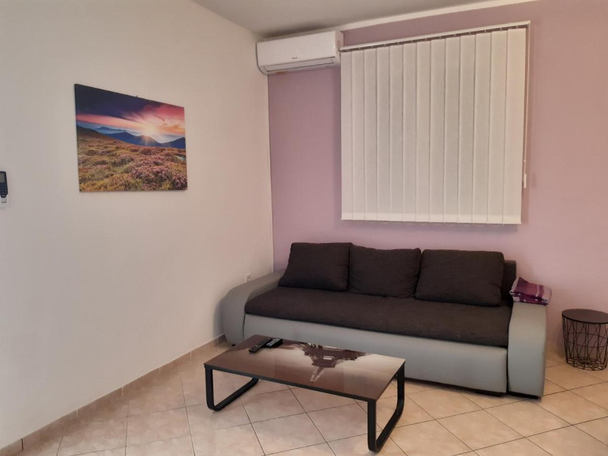Apartments By The Sea Pag - 16100 파그 외부 사진