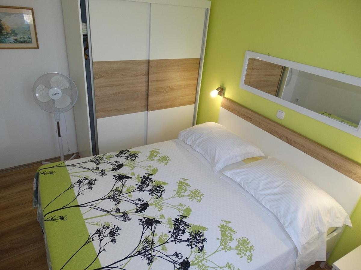 Apartments By The Sea Pag - 16100 파그 외부 사진