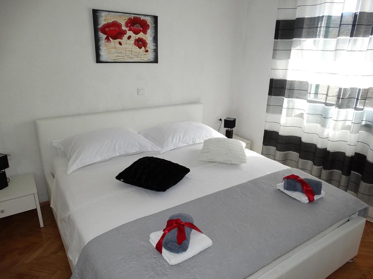 Apartments By The Sea Pag - 16100 파그 외부 사진