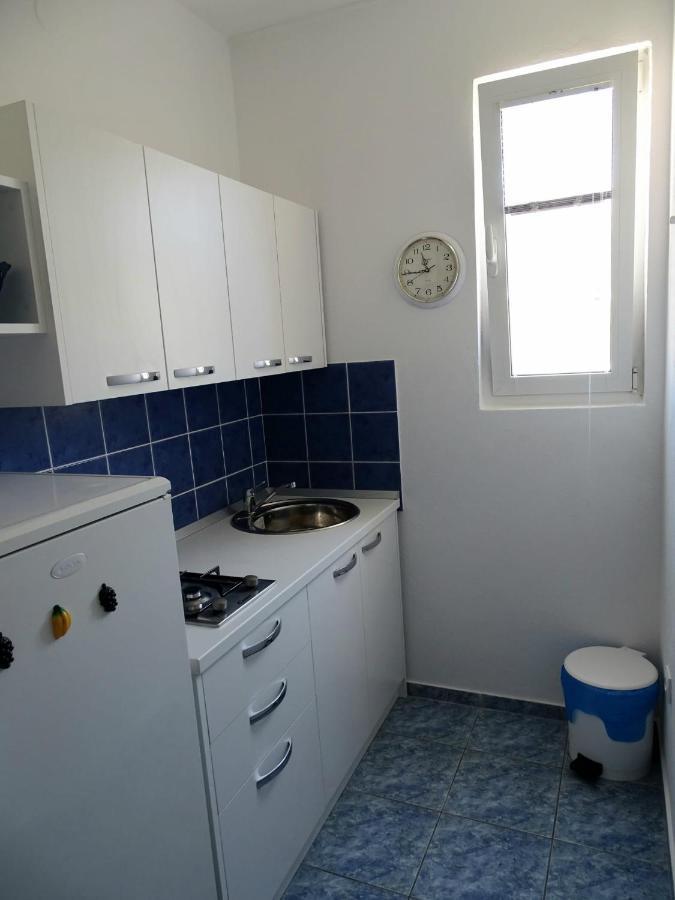 Apartments By The Sea Pag - 16100 파그 외부 사진